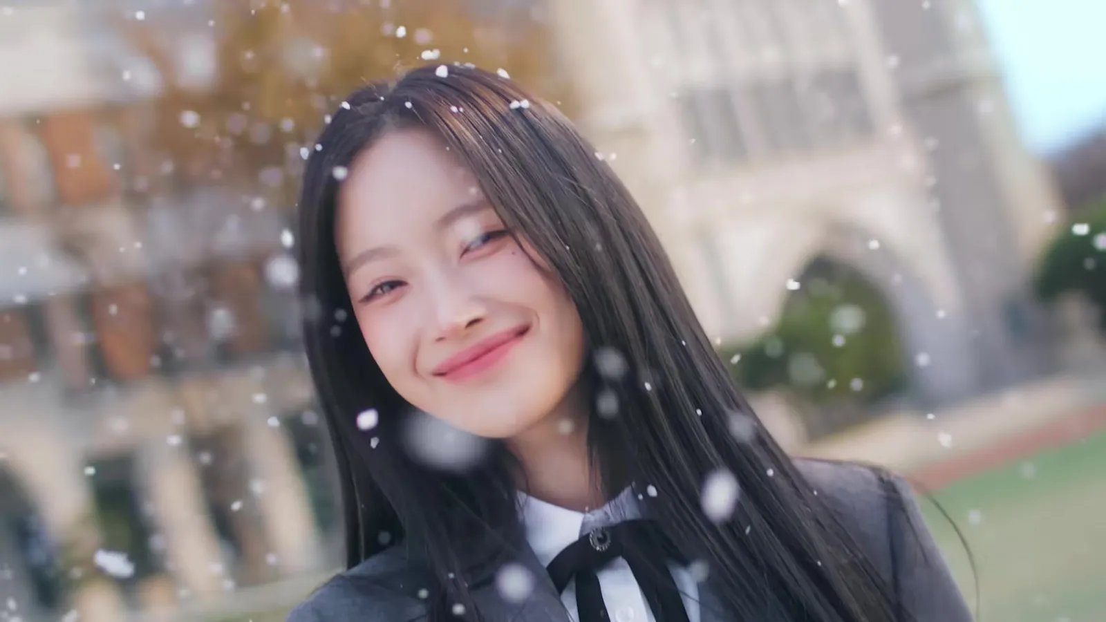 하이키 나의 첫사랑에게 뮤직비디오 속 교복 입은 멤버
