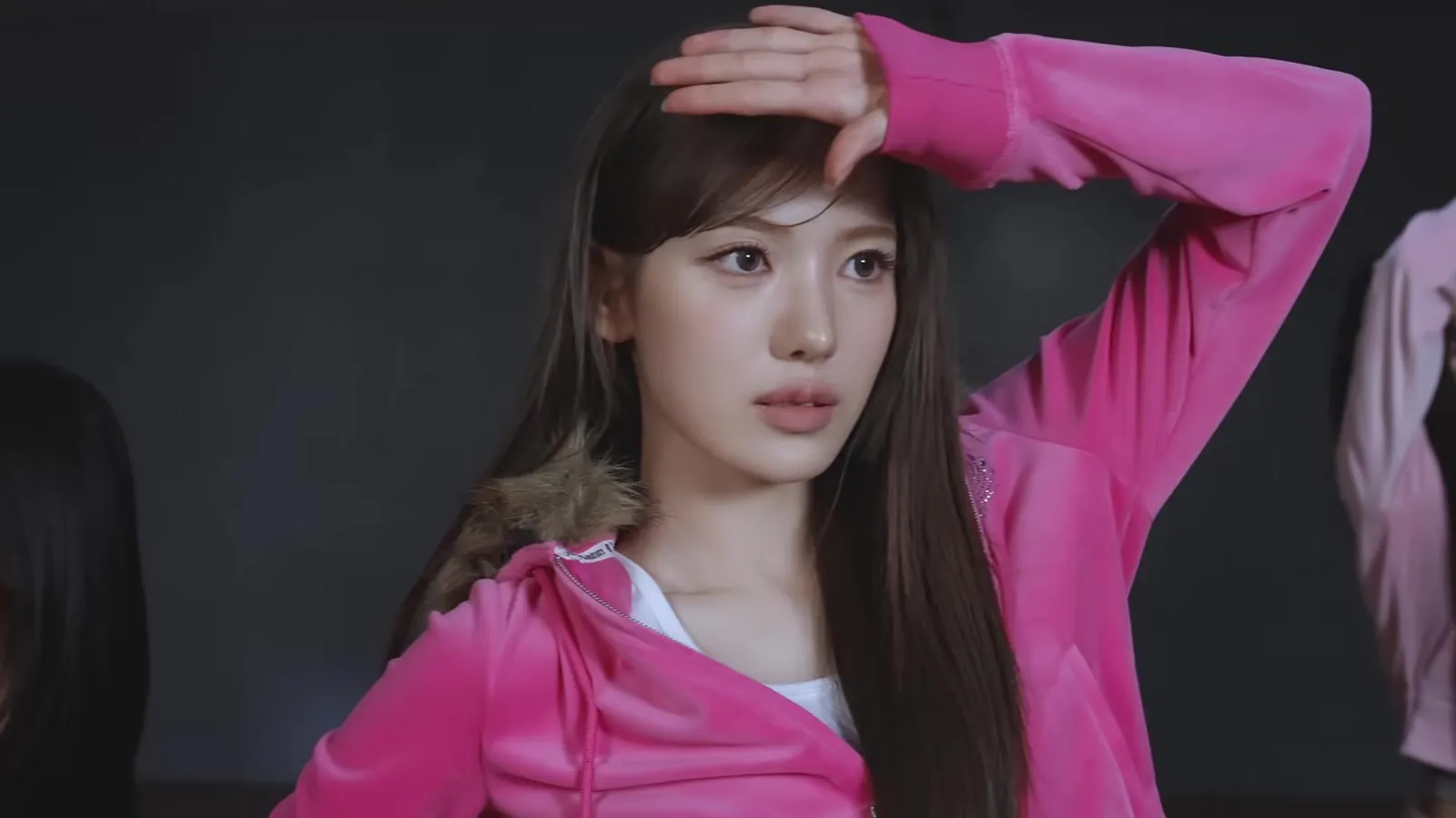 키키 404 (New Era) 안무 연습 영상 속 멤버